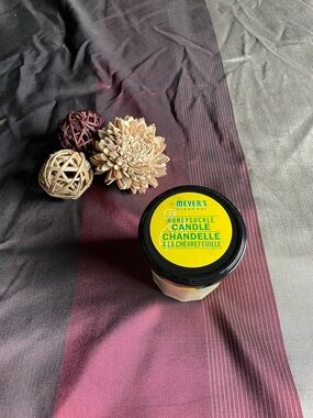 Mrs Meyers Soy Honeysuckle Candle